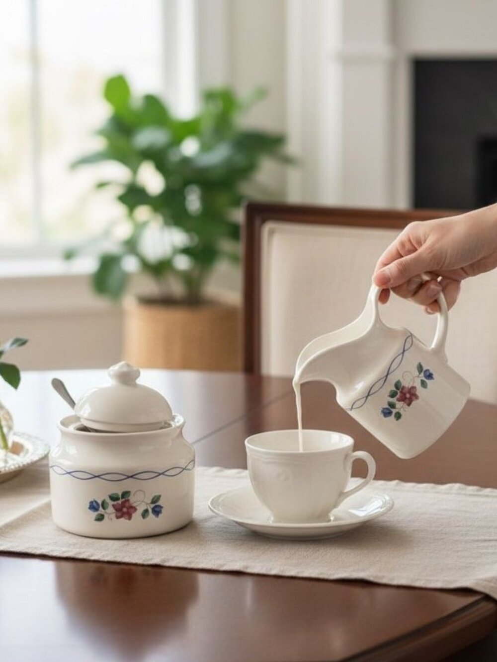 Pfaltzgraff Bonnie Brae Creamer & Sugar Bowl Set Design USA